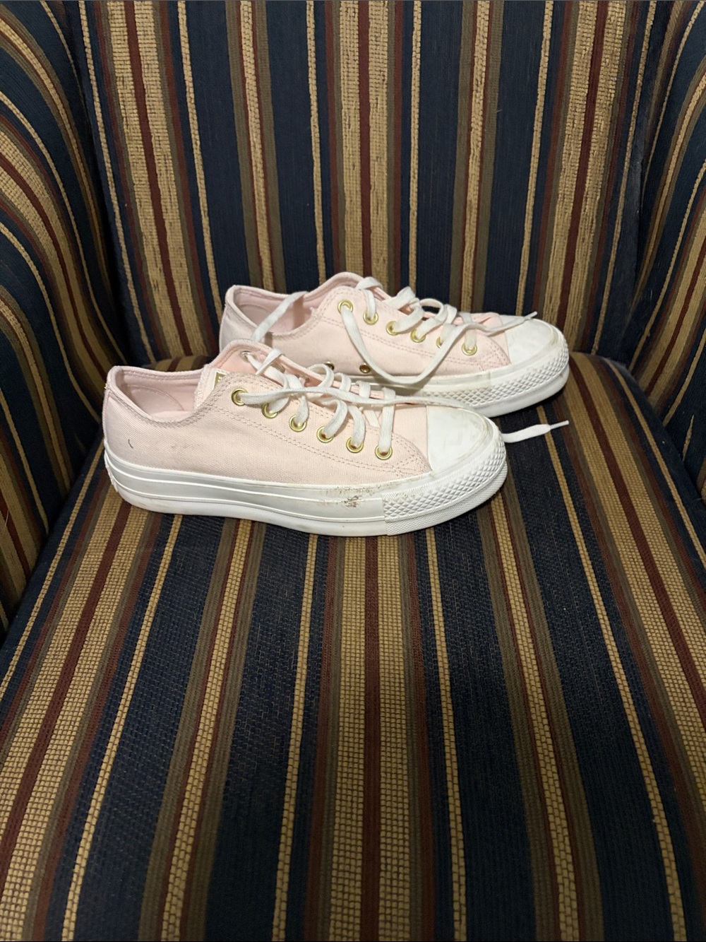 Converse Low-Top Sneakers in pink